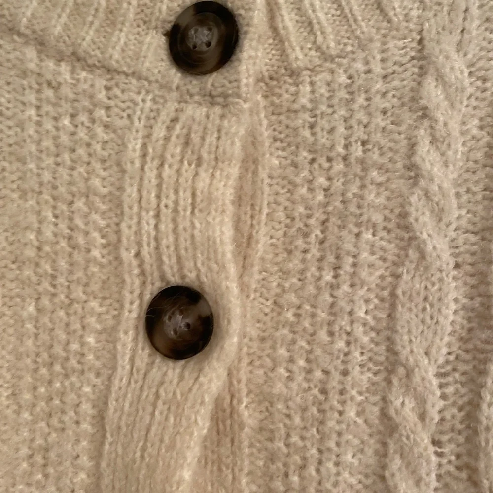 Cardigan - Picture 3 of 4